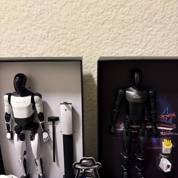 Tesla Diner Exclusive Black Optimus Bot RARE - Picture 8 of 8